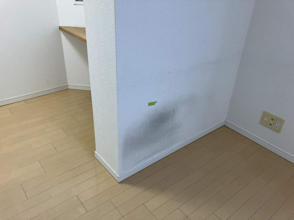 汚損のある居室クロス